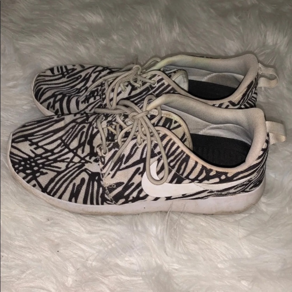 nike roshes